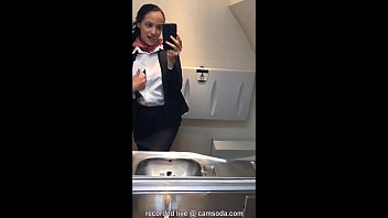 Официантка в туалете показывает эротику и онанизм на камеру мобильного телефона